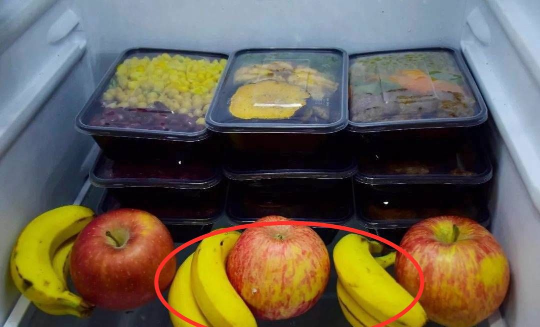  放进冰箱|千万不能把它们放冰箱！待到变黑变质，扔掉又觉得可惜