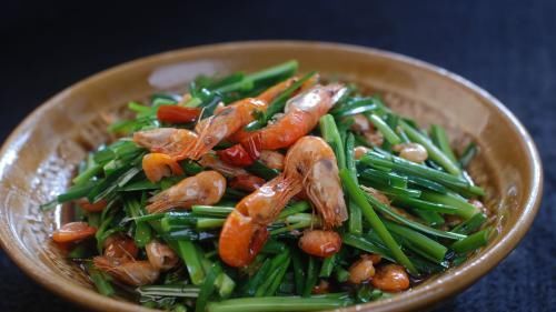  益气|韭菜不要再炒鸡蛋了，试试加“它”一起炒，补血益气、排清湿毒！