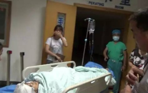 妻子|女护士与男医务同居,丈夫发现后持刀砍人,造成一死一伤