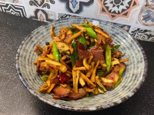  做法|这菜晒一晒，放一年不会坏，炒肉特别香，清肠瘦肚子，腰围变细了