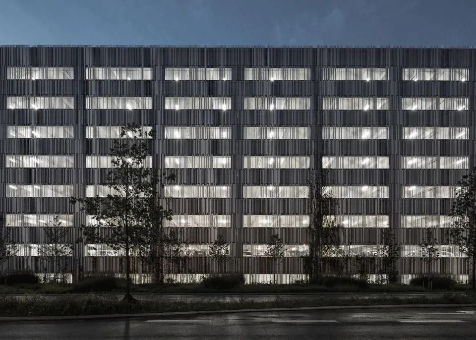  空间|5 个停车楼设计：“树”向生长的停车空间