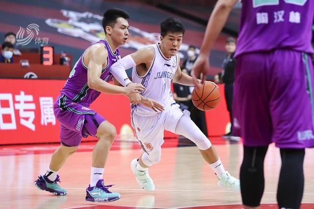  吴冠希内线|全队四人得分上双难救主 山东男篮92-101不敌江苏遭遇两连败