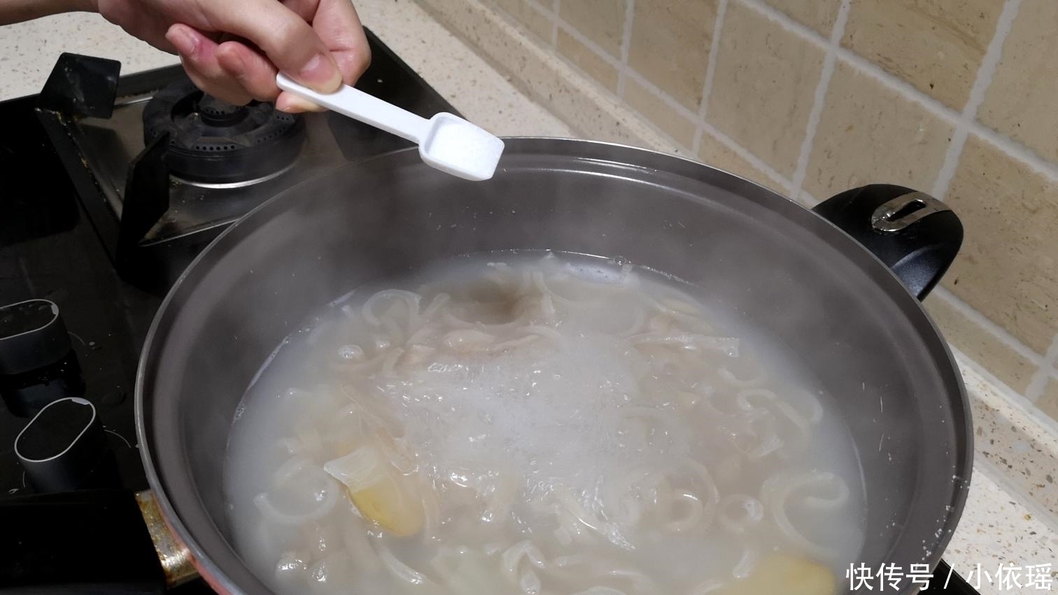  大火煮开|猪皮这样吃才叫爽, 不炒也不炸, 一次做一锅, 一大锅都不够吃