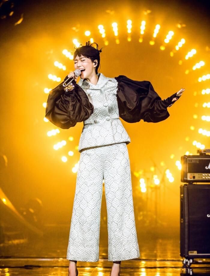  退赛|她曾退赛《我是歌手》，如今“凤凰涅槃”独立养活公司，身价远远超过总冠军