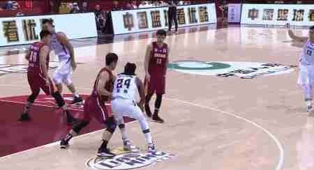  裁判还|梅奥肘击没吹！方俊再次怒喷裁判，吴前半场22分，辽宁悬了