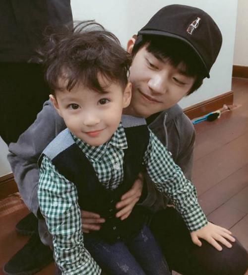  中扮演|《放开我北鼻》的“神仙选娃”，四年后都成小童星，李尖尖姜小树小卷