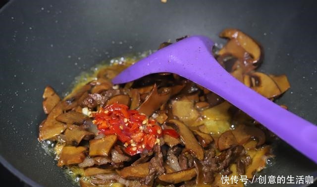 唇齿|8月,云南人抢着也要吃的美味,简单一炒,肥美鲜嫩,唇齿留香