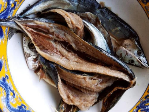 再也|秋刀鱼如此煎,不破皮、不粘锅,凉后肉还脆,再也不用去外面吃了