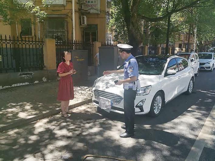  遮挡|车辆违停还故意遮挡号牌，罚！