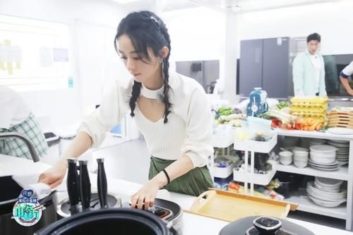  实情|赵丽颖上中餐厅亏了？芒果台“亲妈”剪辑暗含实情，真的错怪她了