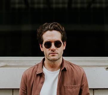 磨没|“你咋就看不见我”男孩被卷进车轮拖行数米后:两个腿的肉都磨没了...