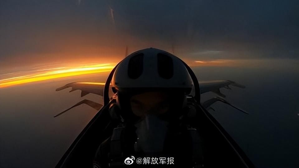 暗夜出击！空军战机下半夜飞行训练进行中