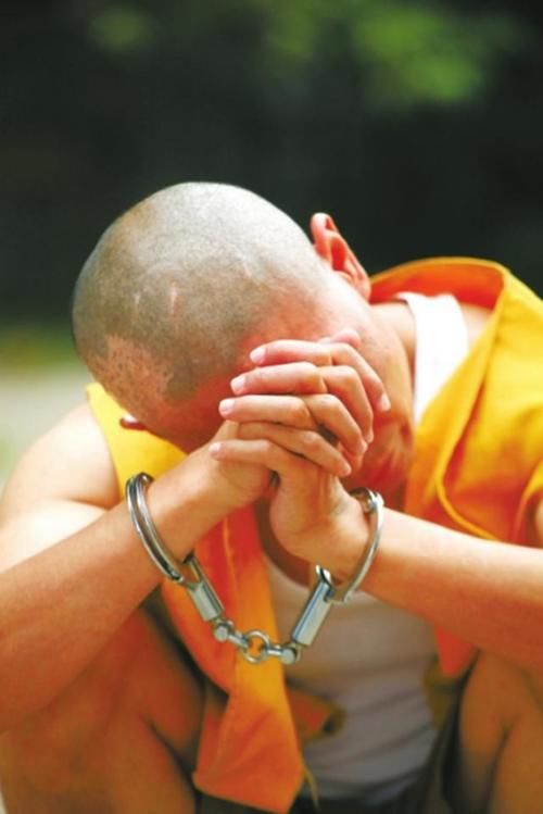 有人|男子叫兄弟痛殴20岁小伙，致对方被活活打死 网友：有人现场痛哭