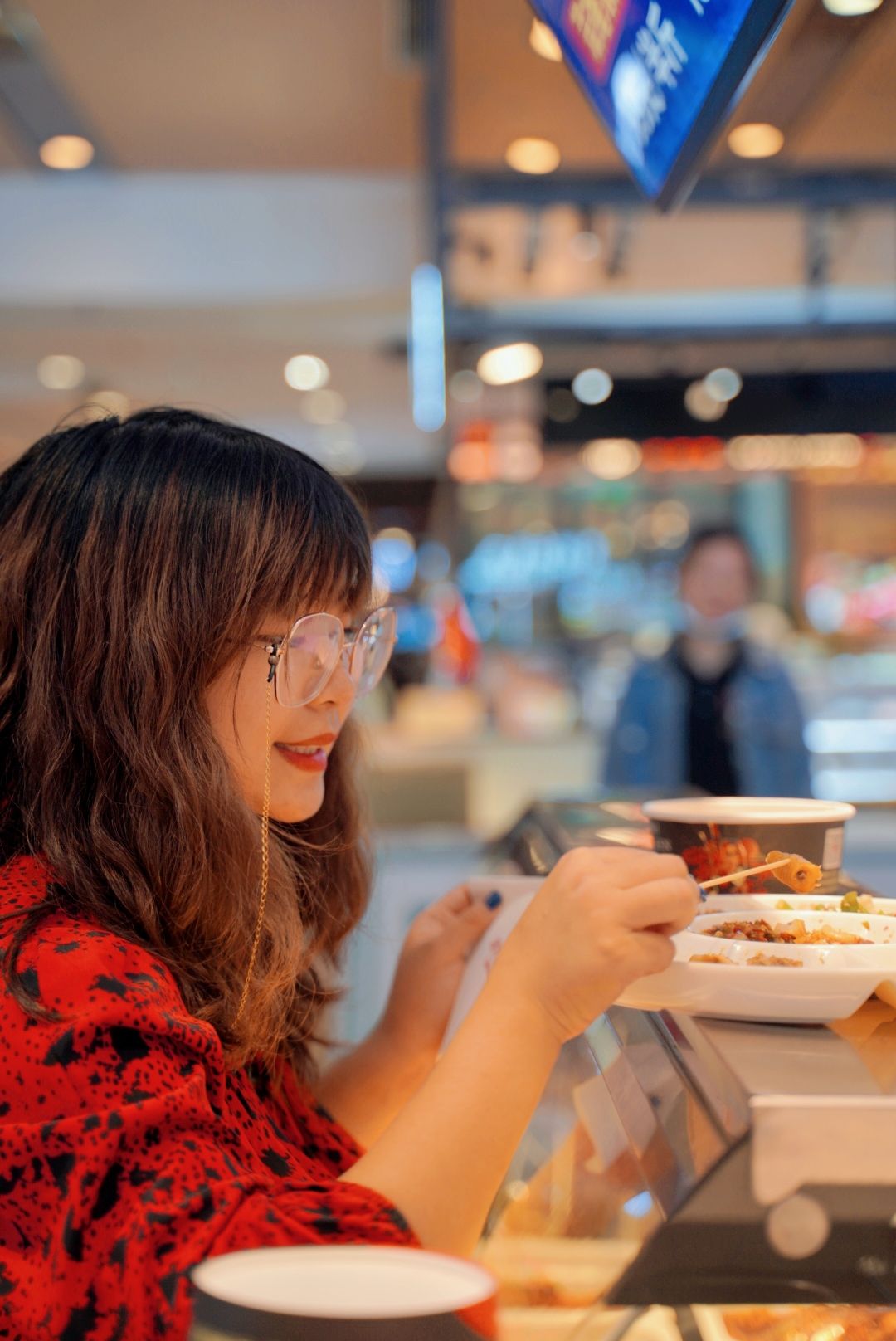 商场里|美食打卡攻略!每一个美食聚集地,都种满了成都人