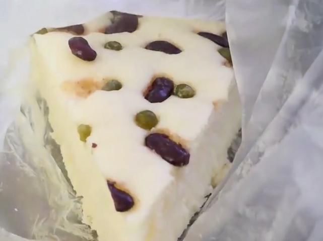  四溢|大妈卖特色“海绵”面包太抢手，口感细腻香气四溢，原来秘方是它