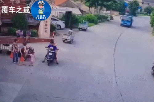  死亡|痛心！两中学生骑摩托车撞上大货车！当场死亡