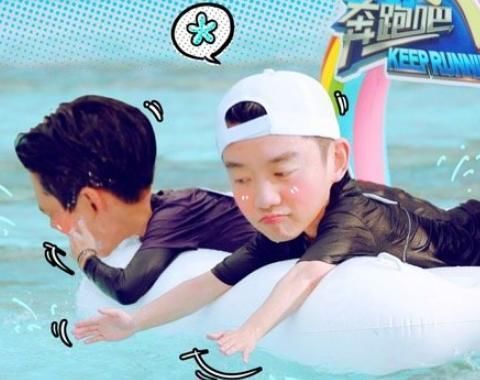  独特|有种“独特”叫郑恺，别人拍跑男合照都很重视，唯独他像是“客串”