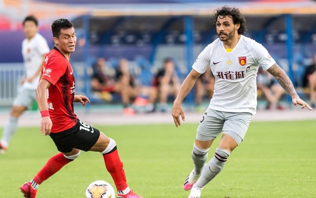  庆祝|4-0，夺冠热门迎两连胜！悍将双响激情庆祝，上港大胜登顶榜首！