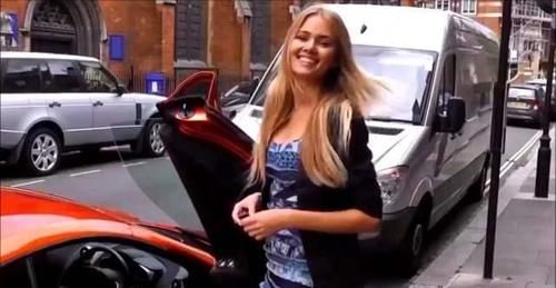  位女司机|女司机等红灯时扔下车就跑，调取监控，才知道她有多么机智！