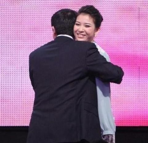  档综艺节目|非诚勿扰无臂女孩，与小伙牵手成功，下台紧接被甩的她怎样了？