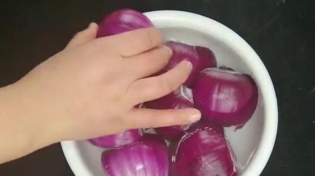  家常|洋葱的家常吃法，营养美味又好吃，上桌后分分钟就被抢光！