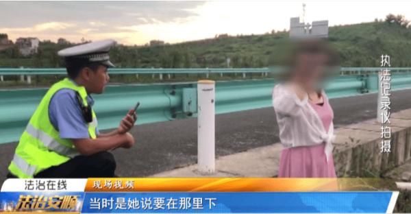  张望|危险！女子在高速路上行走张望，究竟发生了什么？
