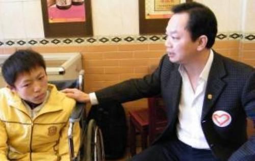  孩子|当年汶川大地震后，捐款185元的乞丐男孩，如今过得怎么样？