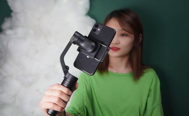  拍出|稳定器越贵越好？飞宇稳定器，低成本玩大动作，还能拍出电影效果