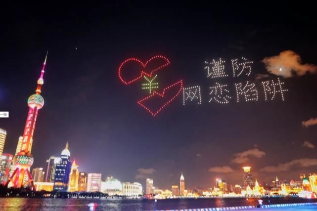 户外媒体|网红爱心红绿灯爆红网络！这样的户外媒体凭什么更受欢迎？