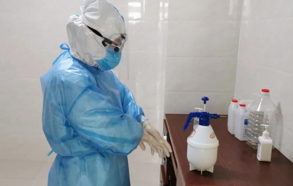  长阳|高温下！长阳中医院用“汗水和坚守”诠释责任 ，书写担当！