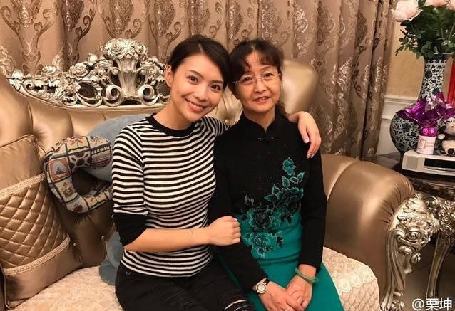  滋润|《跨界歌王》女主持离职也滋润！与友人下午茶被拍，豪宅也惹人羡