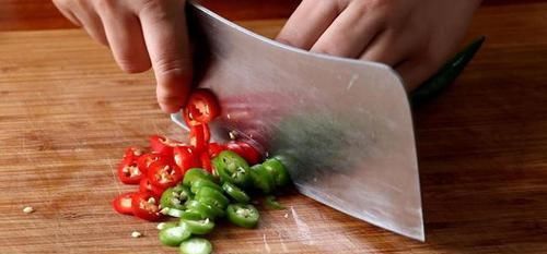  做法|大虾这么做壳酥肉嫩，比香辣虾做法简单，比白灼虾开胃