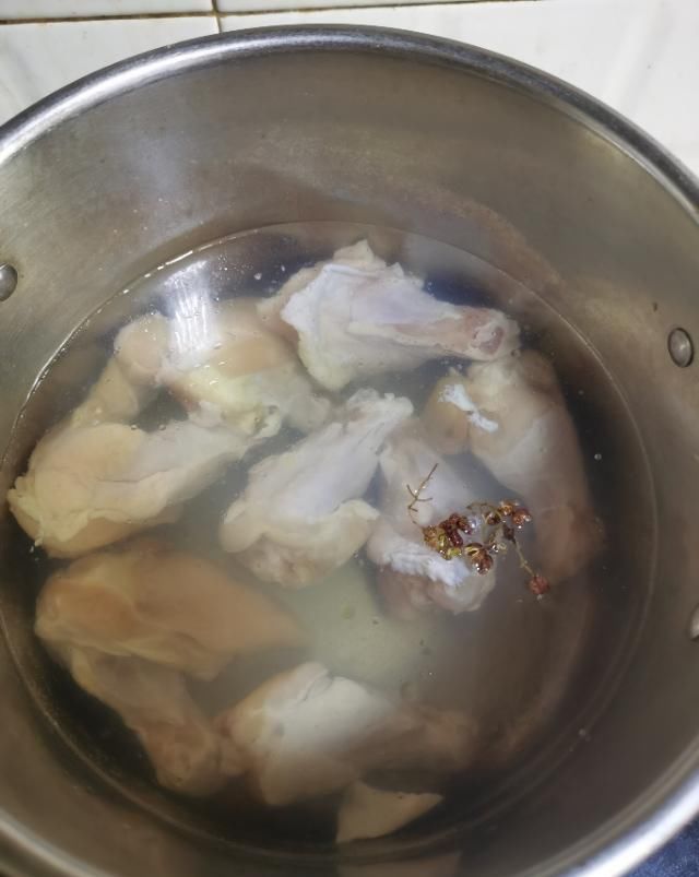 皮烂|教你红烧鸡翅根的做法,皮烂肉香,鲜嫩多汁,孩子超爱吃