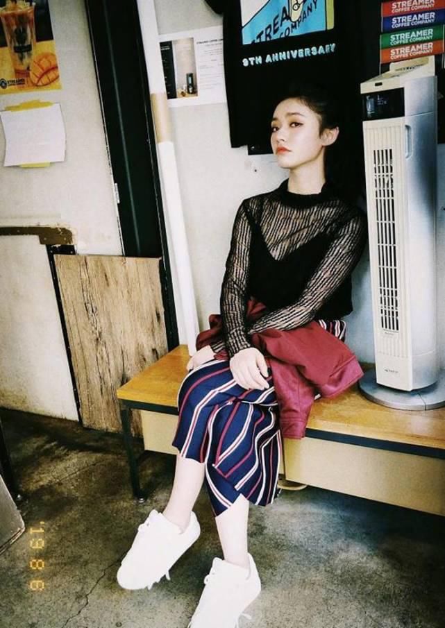  小吊带|有一种身材叫林允！穿小码吊带“凹凸感”十足，性感却不失甜美