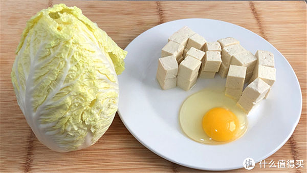  盘底|豆腐不炖白菜了，加个鸡蛋比肉香，好吃的盘底都光了