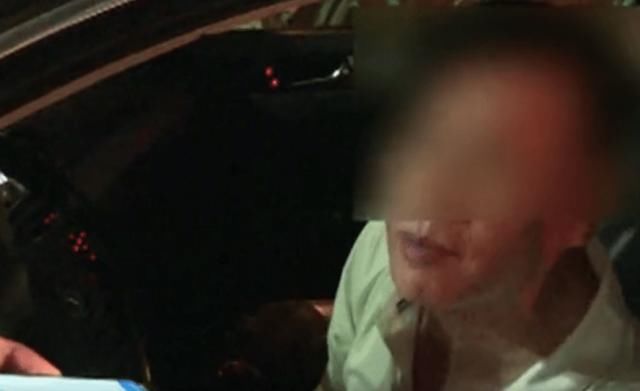 路边|网约车路边违停被罚,司机直言赚钱不易,交警:已经警告过一次