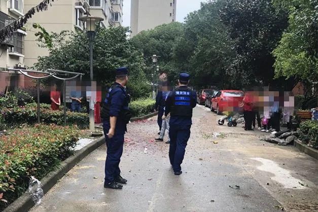 违法|罚!无锡2人违法燃放烟花爆竹被抓“现行”