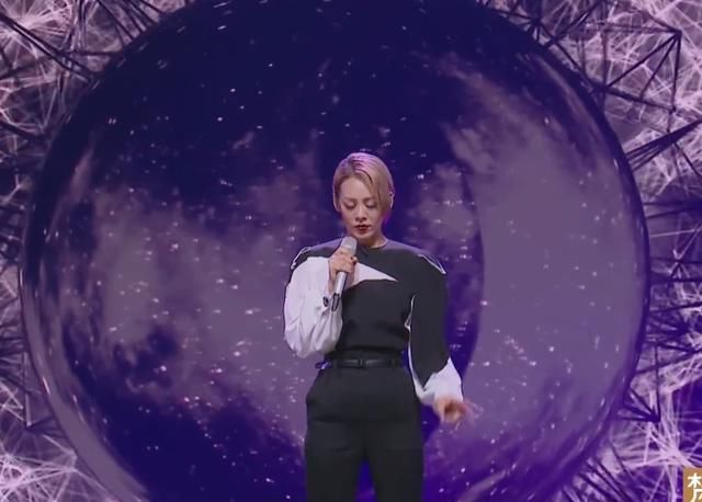  体操|吴昕太惨了！穿露脐装秀腹肌玩“体操”，却又被宁静秒成“小透明”