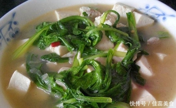 次去女友家|去女友家,丈母娘不唠嗑,只做一桌硬菜招待,亲戚:馋的要来蹭饭