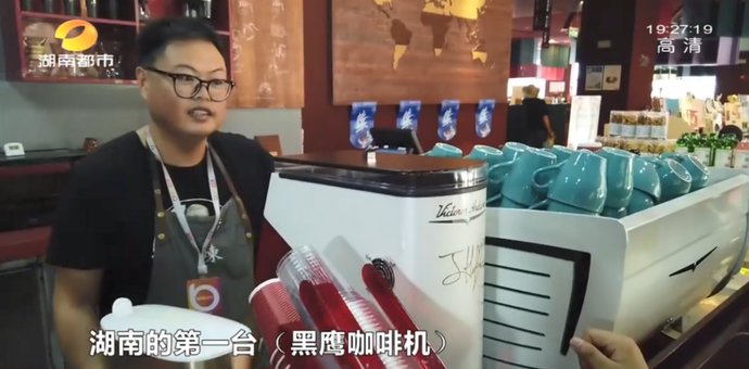 倾力|梅溪湖凭什么？全网都在好奇这个“网红打卡地”：长沙城市“超级中轴”，囊括“世界最大”、多个世界知名设计师倾力制作…好飒！