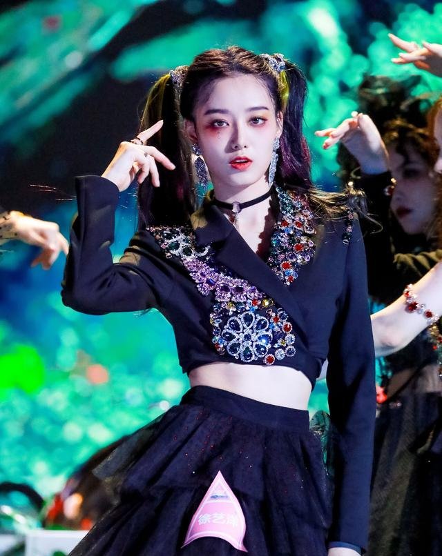 发型|辣妈变少女的发型，首选双马尾，杨幂郑爽都换上了，让你美过初恋