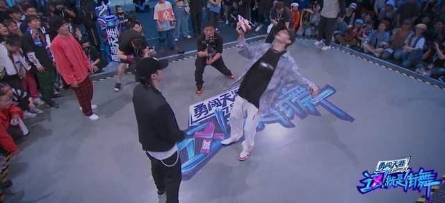  全场|《这就是街舞3》：王一博battle炸翻全场，看他跳舞能把大家看cry