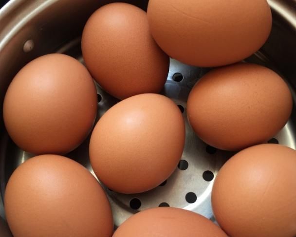 沙流油|不管腌制什么蛋,多加这“两味料”蛋黄起沙流油,超级好吃