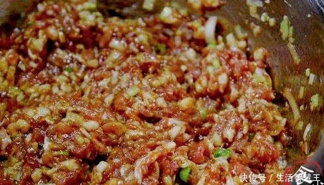 香浓|调肉馅，先放油还是先放盐？大厨教你正确做法，香浓可口又多汁儿