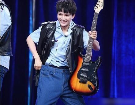  节目的主持|为什么周深在李晨、蔡徐坤、李荣浩和明星齐聚《奔跑吧》等后面