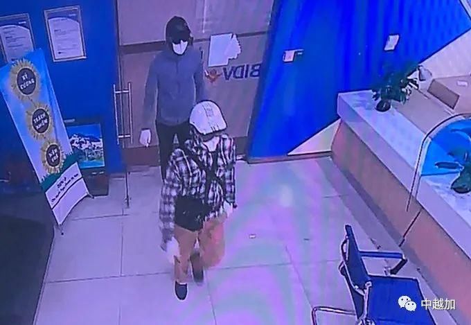 洗劫|河内闹市区一家银行被洗劫9亿多盾 劫匪开枪威胁