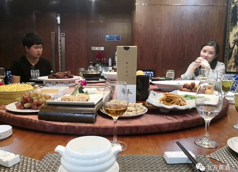 饮酒|北方黄酒生僻字 觯：是古代饮酒用的器皿，青铜制，形似尊而小，或有盖