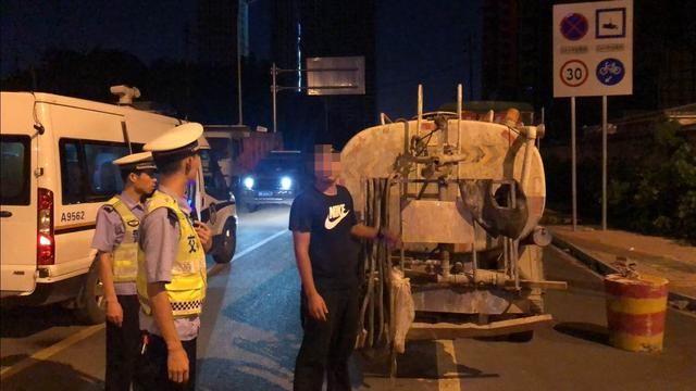  竟然|驾驶高污染排柴油车的司机竟然无证，被拘留10天