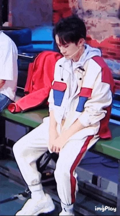  jiojio|易烊千玺可爱小jiojio合集易式小动作萌翻你的少女心