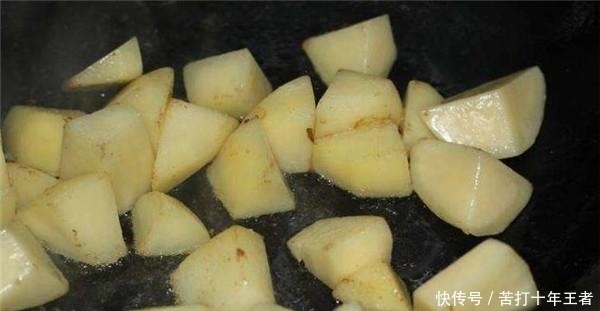 搞定|炒菜太咸怎么办加糖加醋加味精都救不了,简单4招教你搞定